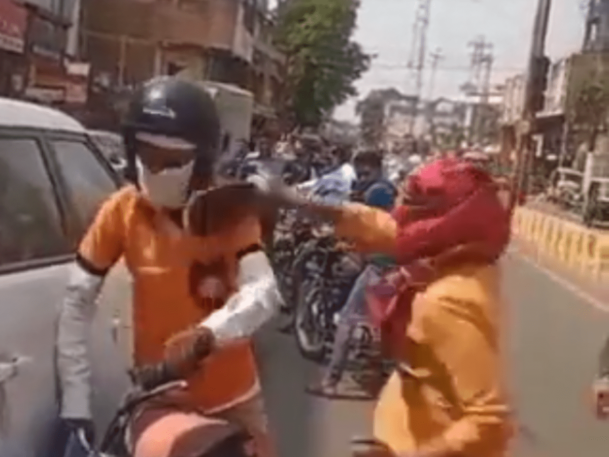 Woman beats up delivery boy in MP's Jabalpur