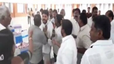 AP: Brawl erupts between YSRCP councillors in Kadapa