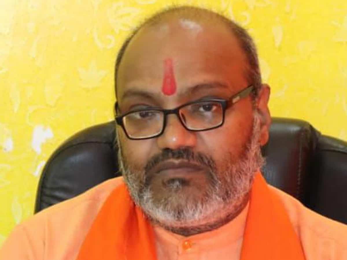 Narasinghanand makes hate speech yet again, this time at Maha Kumbh