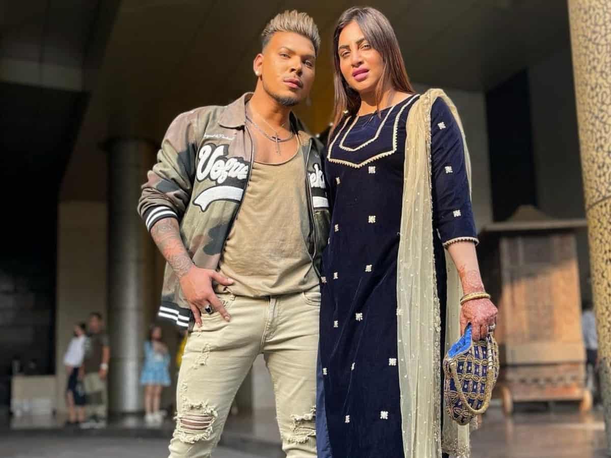 Arshi Khan gets engaged in Dubai?