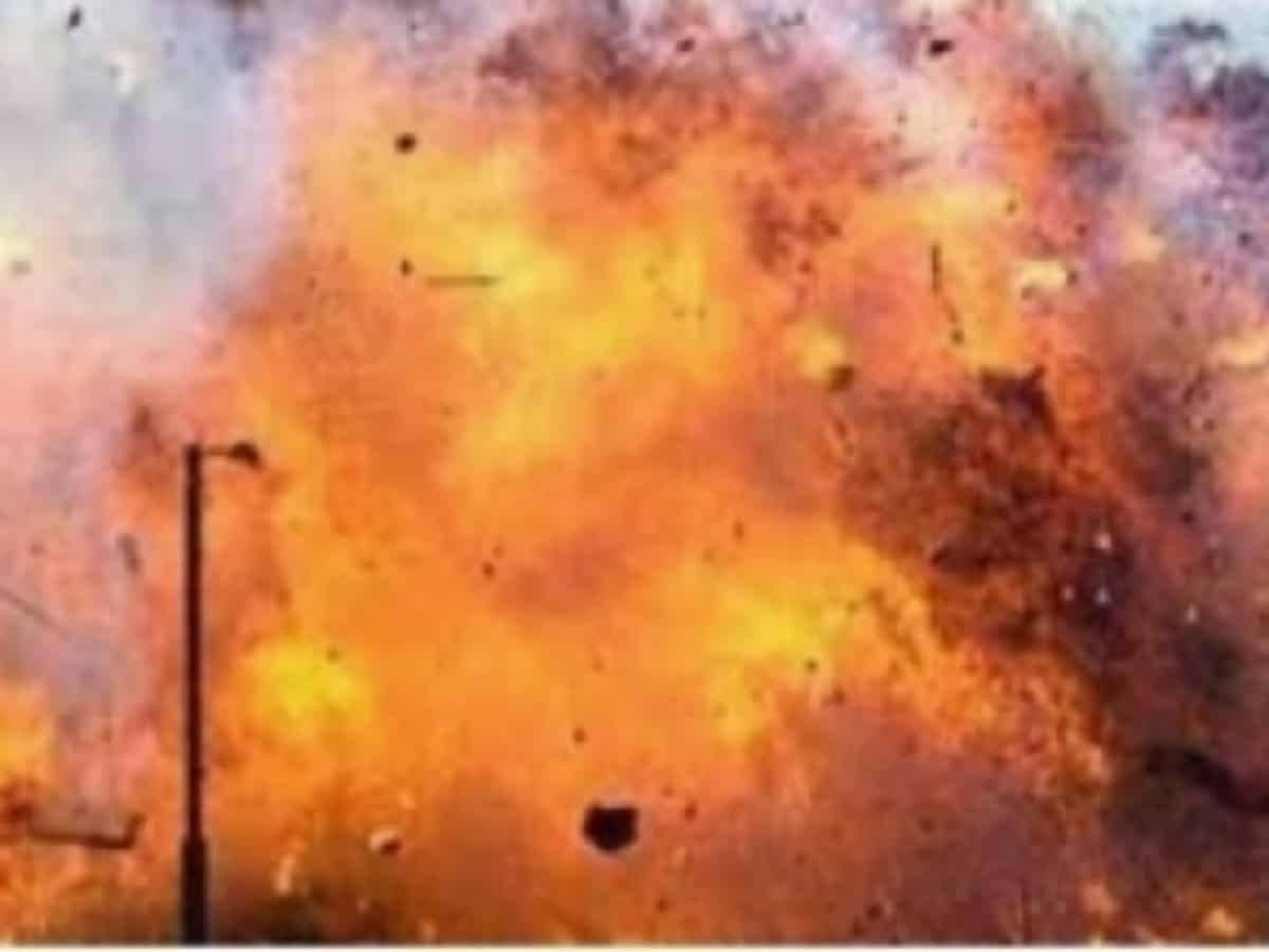 Minor students hurl bombs at birthday party in Prayagraj