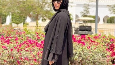 Hina Khan steps out in black abaya, leaves fans awestruck
