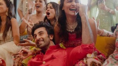 Alia Bhatt-Ranbir Kapoor's Mehendi photos take internet by storm