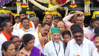 Recital of Quran at temple fair