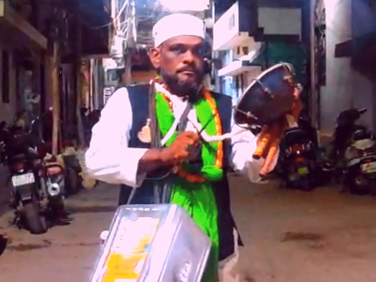 Sehriwalas: Guardians of tradition roam streets to wake up people for pre-dawn meal in Ramzan in Hyderabad