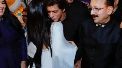 SRK comforts, hugs Shehnaaz Gill, video goes viral