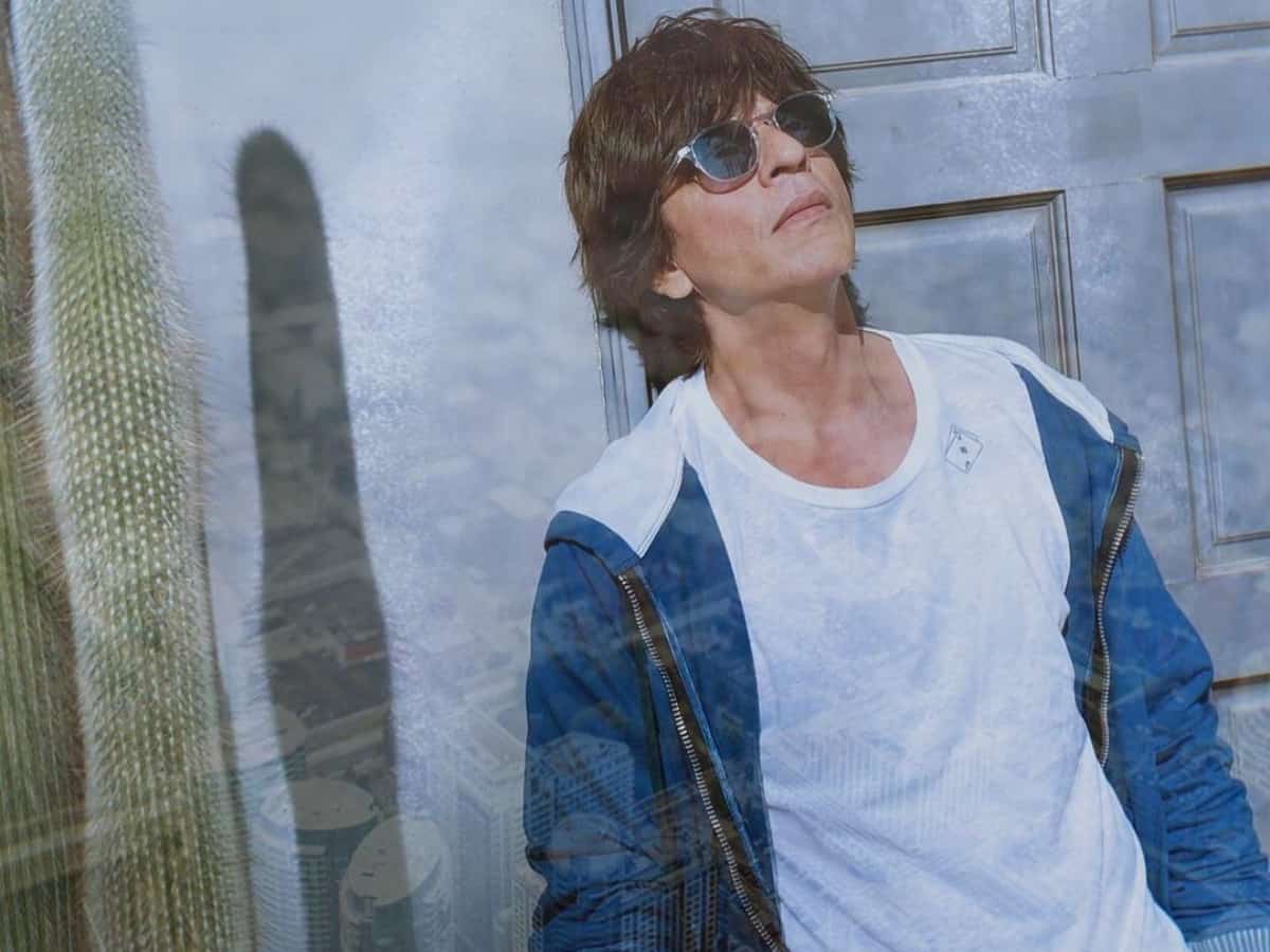 Netizen trends 'Throw SRK To Pakistan', know why