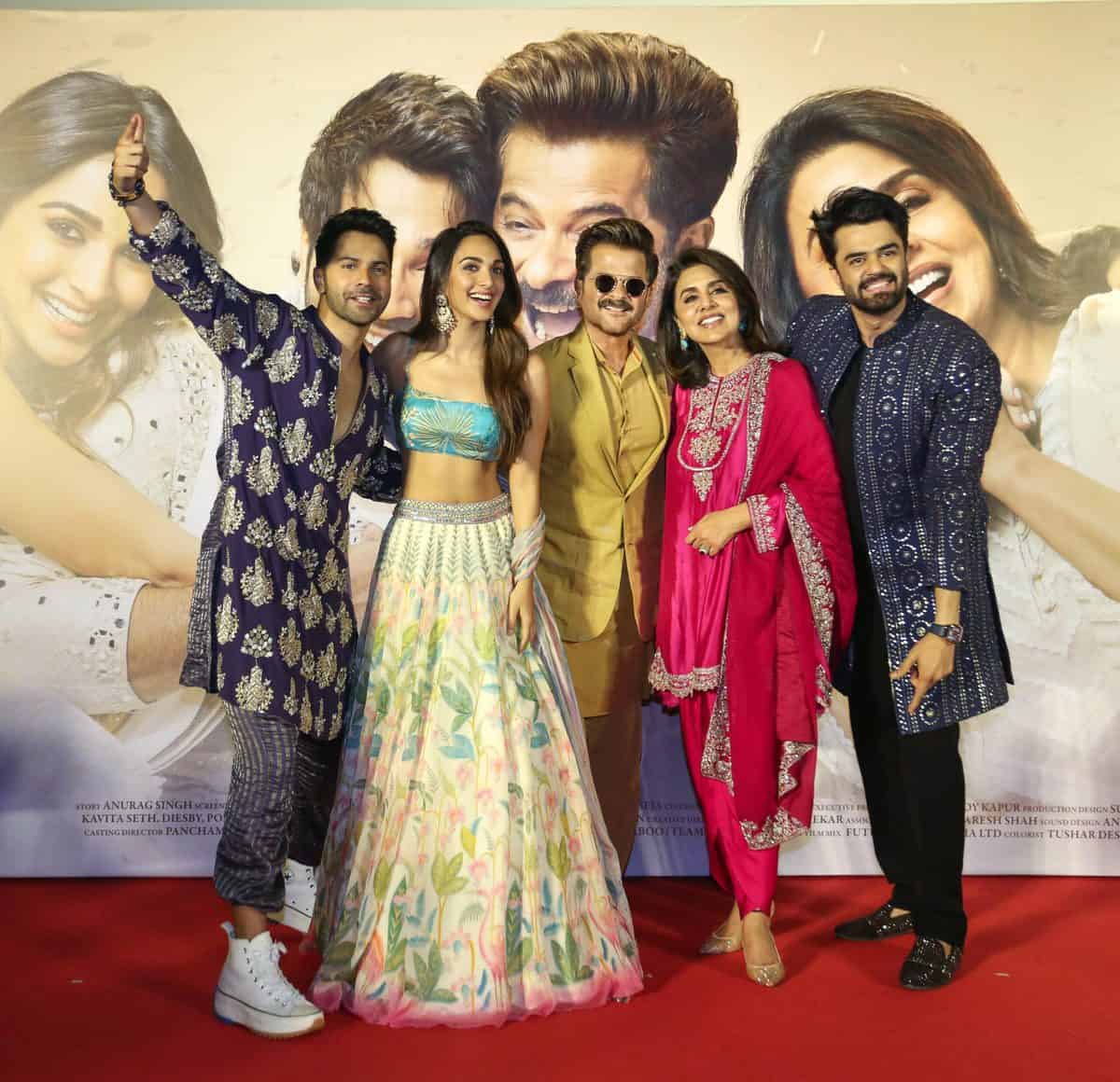 Varun Dhawan, Maniesh Paul gatecrash wedding in Delhi