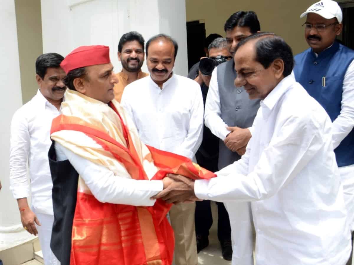 There will be a sensation, says KCR after meeting Kejriwal, Akhilesh