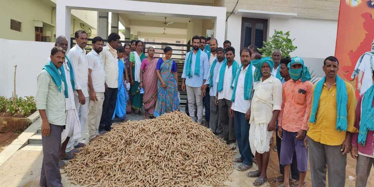 Turmeric farmers dump produce in front of BJP MP D Arvind's house