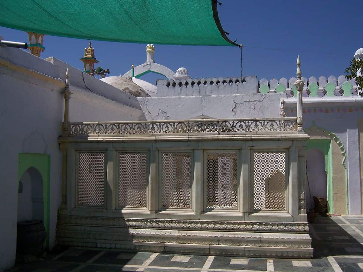 Maha: Security heightened at Aurangzeb's tomb after MNS leader says it should be destroyed