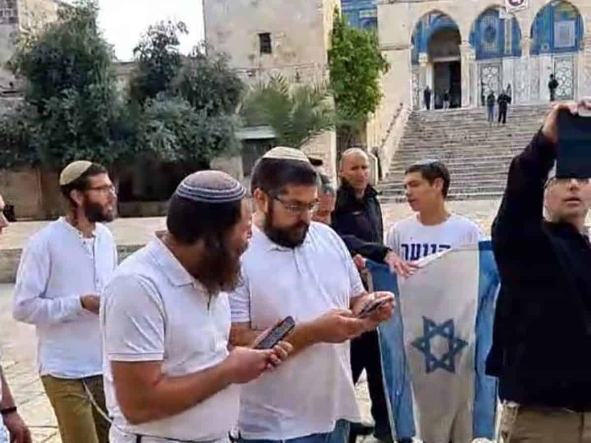 Dozens of Israeli settlers storm courtyards of Al-Aqsa Mosque, assault worshipers