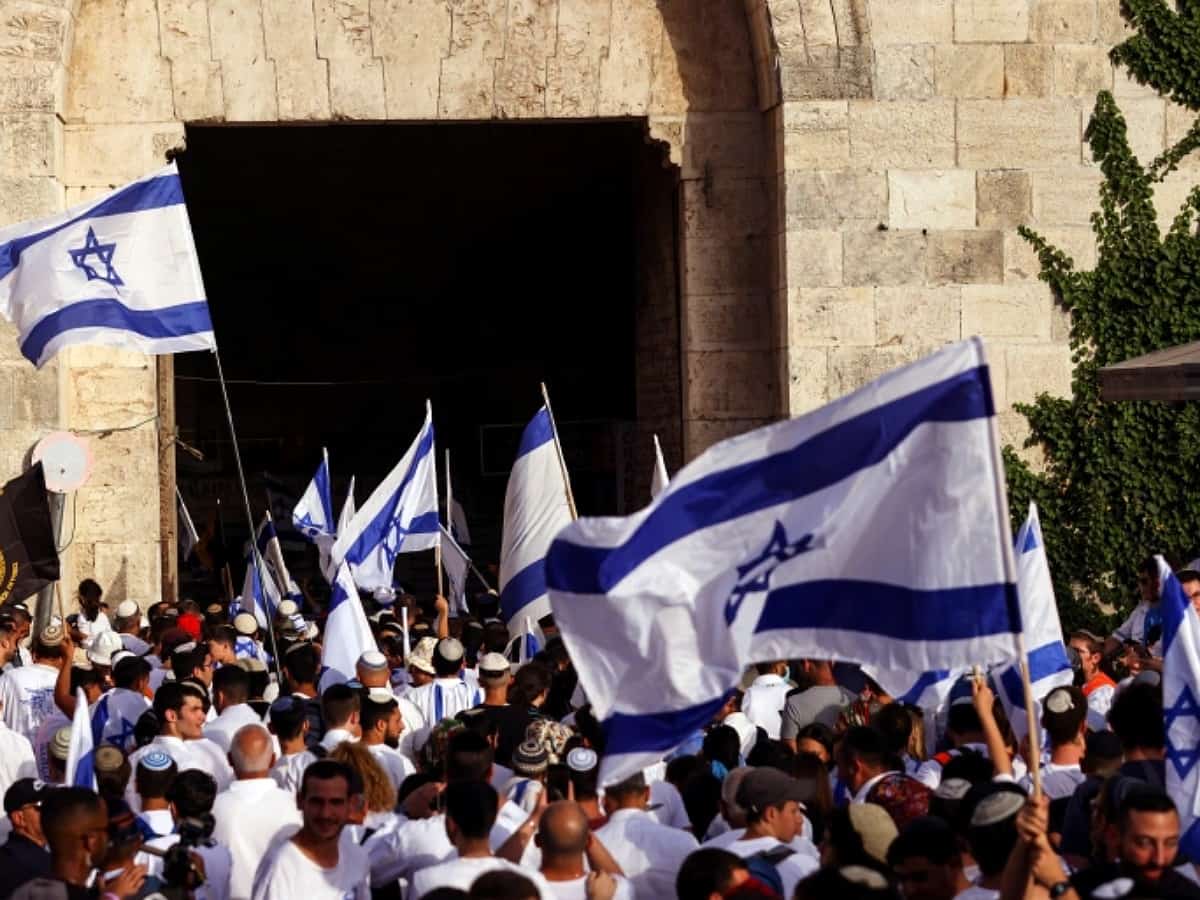 Thousands participate in Israeli flags march amid escalating tension