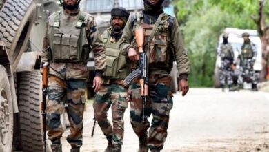 Cop killed, CRPF jawan injured in militant attack in Pulwama