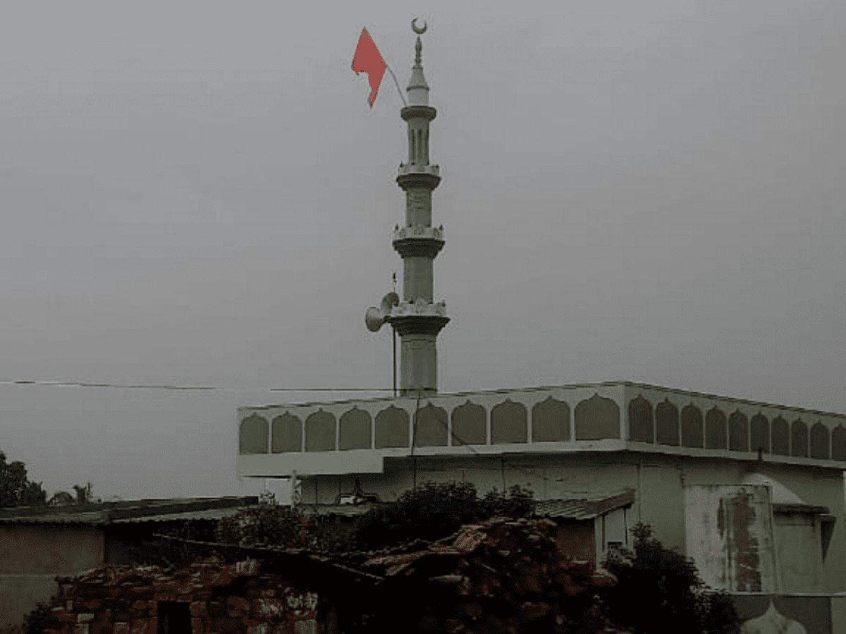 Karnataka district tense after miscreants hoist saffron flag on mosque