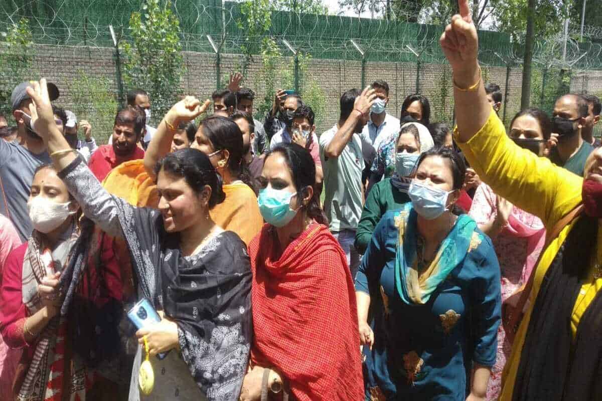 Kashmiri Pandits return to streets in Valley to protest schoolteacher's killing