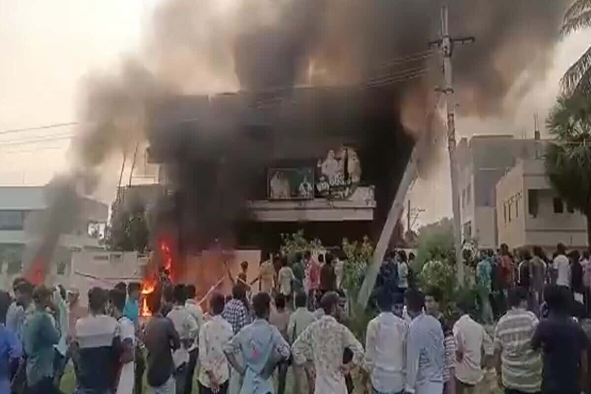 AP: Protesters set fire to minister's house over renaming Konaseema district