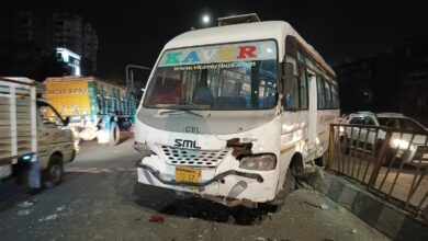 4 killed, 2 injured in road accident in Andhra's Kakinada