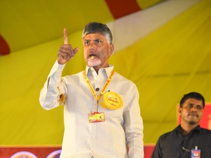 AP govt is run by maniacs, liars and corrupt criminals: Naidu