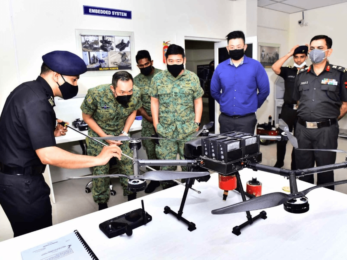 Singapore Armed Forces Delegation visits various faculties of MCEME