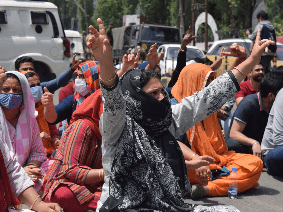 Terrorists kill Hindu teacher in J&K's Kulgam; Kashmiri Pandits threaten mass migration from valley