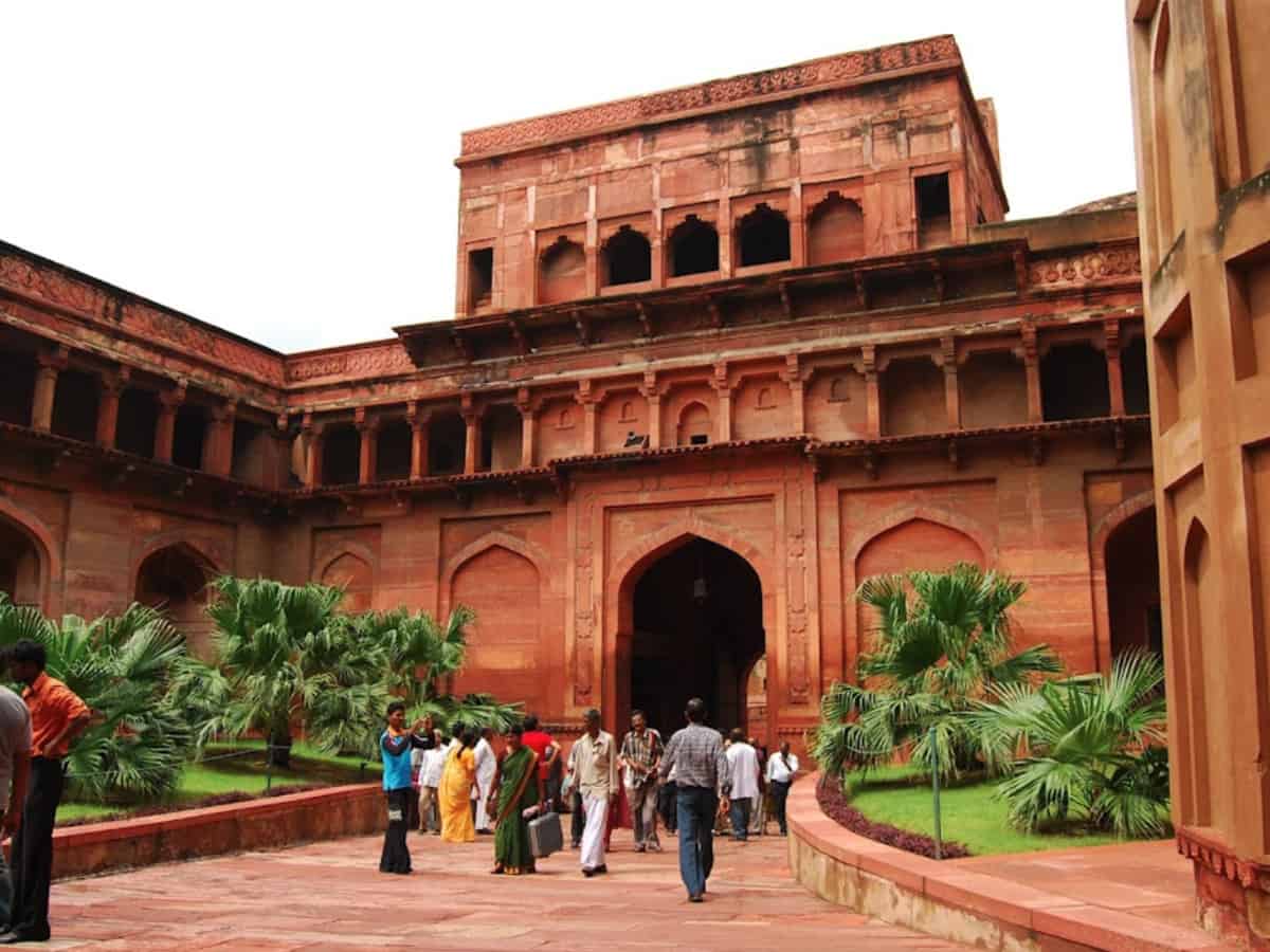 UP: Plea in Mathura Court to inspect Agra Fort Mosque