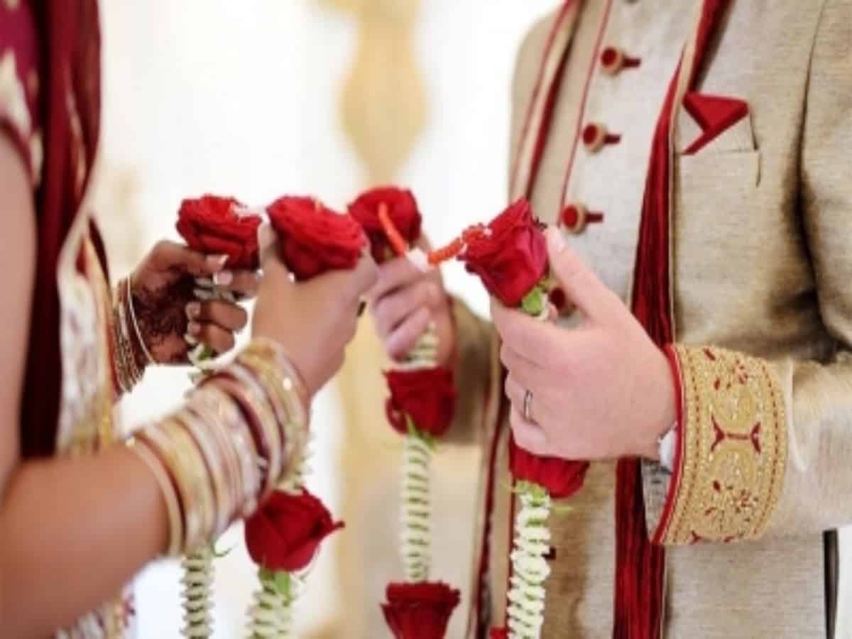 Madhya Pradesh: Families of bride and groom clash over 'sherwani'