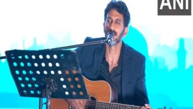 Israeli actor Tsahi Halevi sings 'yaara teri yaari' in New Delhi