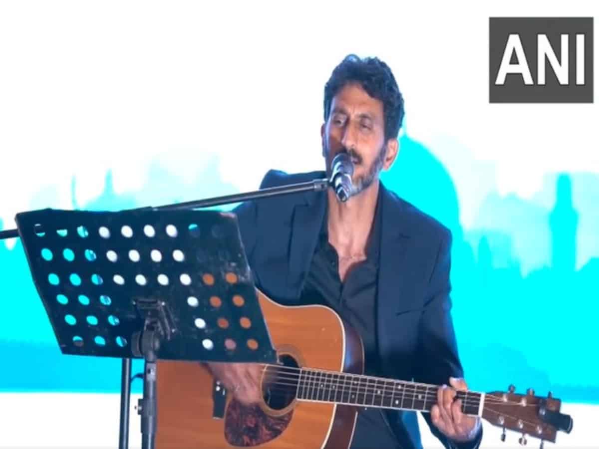 Israeli actor Tsahi Halevi sings 'yaara teri yaari' in New Delhi