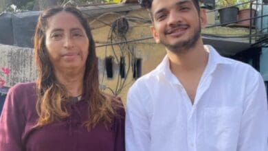 Munawar Faruqui meets acid attack survivor Daulat Bi [Viral pic]