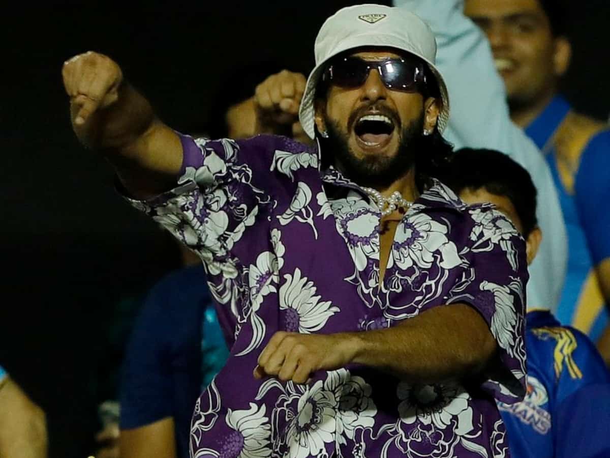 Ranveer Singh wildly celebrates Mumbai Indians win at stadium - viral video
