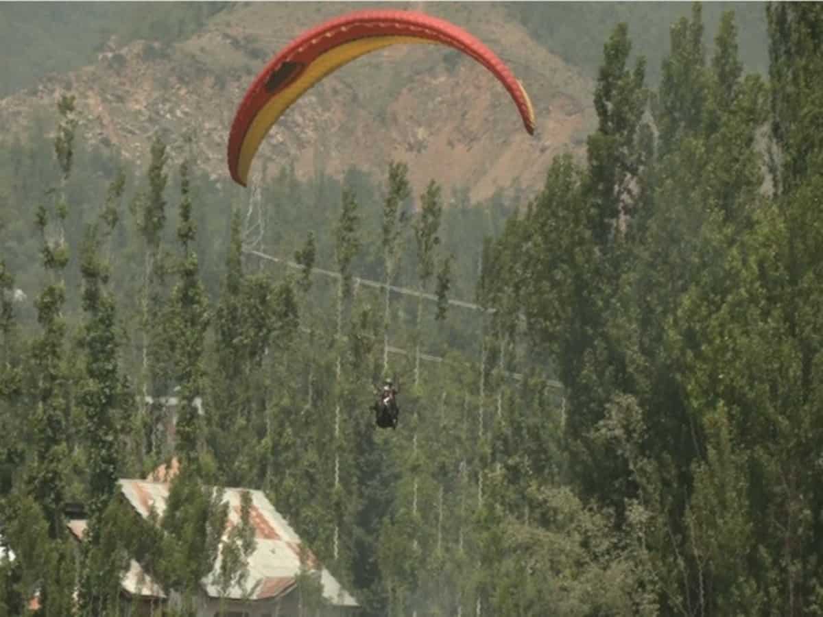 Hyderabad man dies while paragliding in Himachal Pradesh