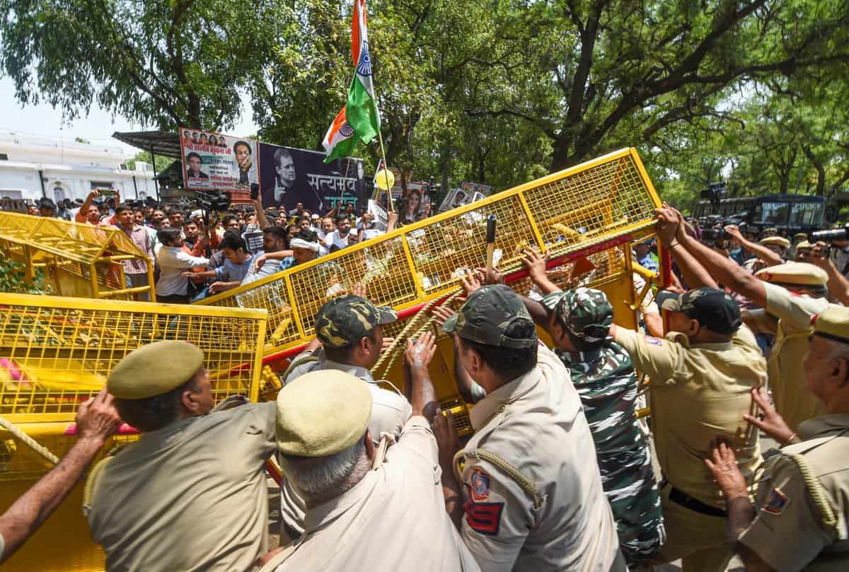 Around 800 Cong leaders, workers detained for protesting Rahul Gandhi's questioning by ED