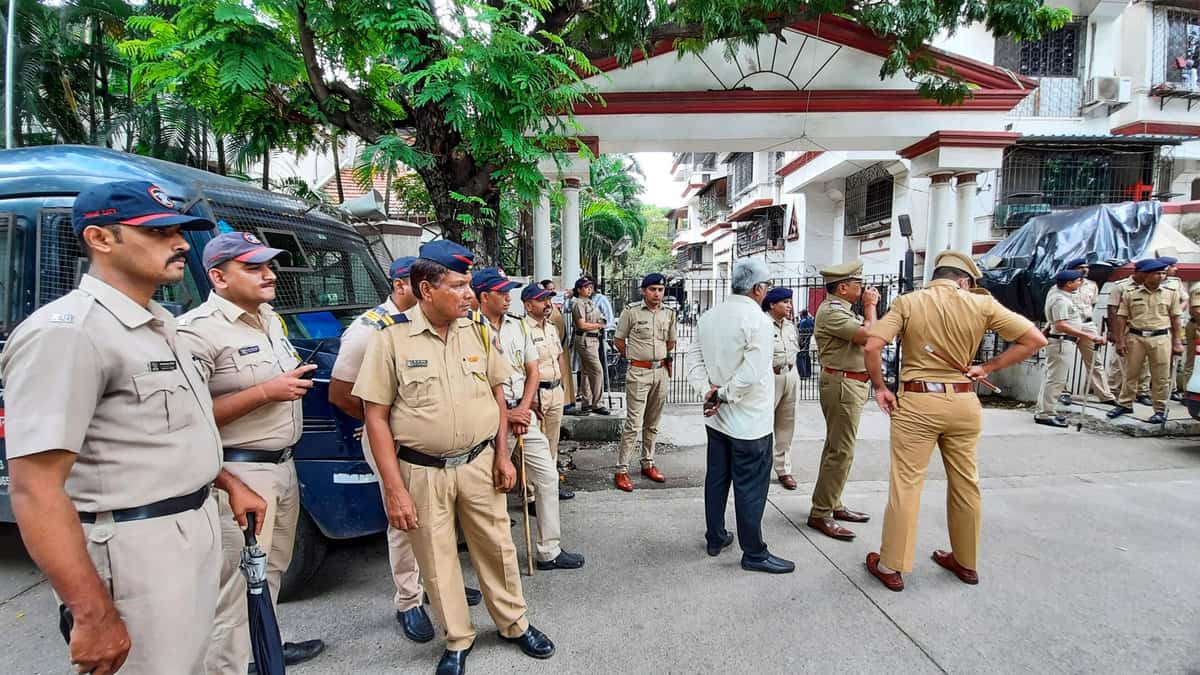 Maha crisis: Section 144 imposed in Mumbai, police on high alert