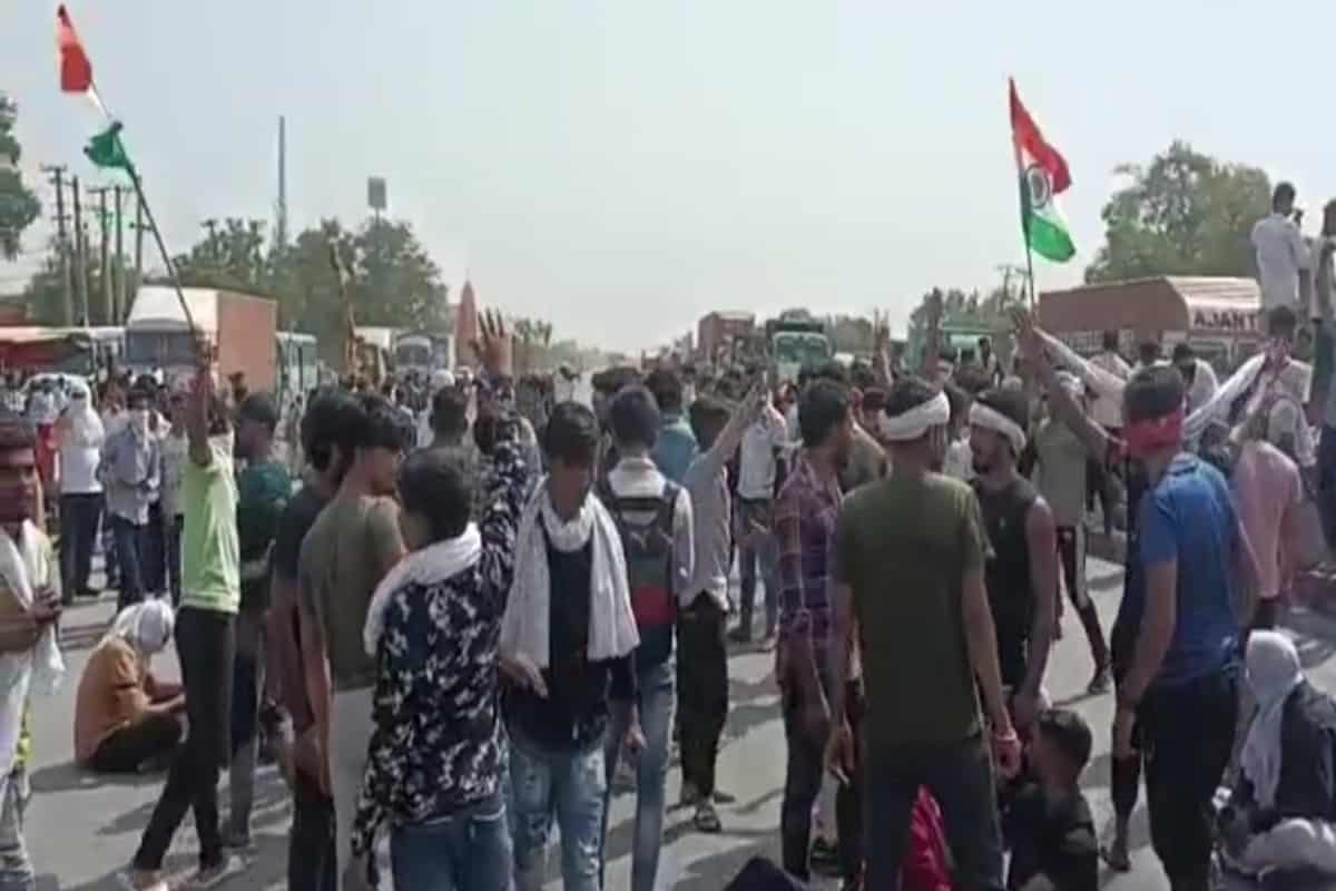 Protest against 'Agnipath' turns violent in MP's Gwalior