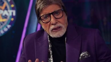 Big B requests Twitter to return his blue tick; says, 'Haath toh jor liye rahe hum'