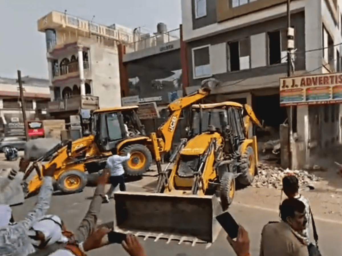 UP: Boundary wall of madrasa encroaching on govt land demolished in Barabanki