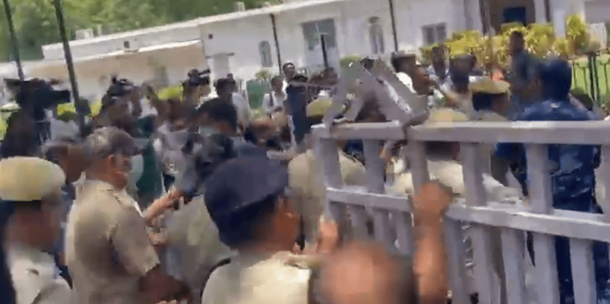 Congress says Delhi Police personnel forcibly entered its HQ & beat up workers, demands FIR