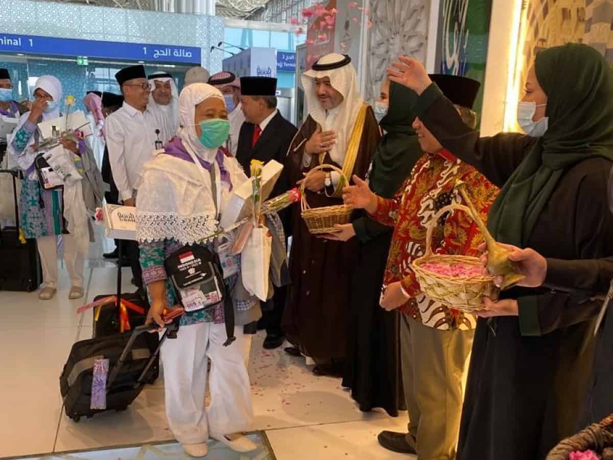 First batch of foreign Haj pilgrims arrive in Saudi Arabia after 2-year COVID hiatus