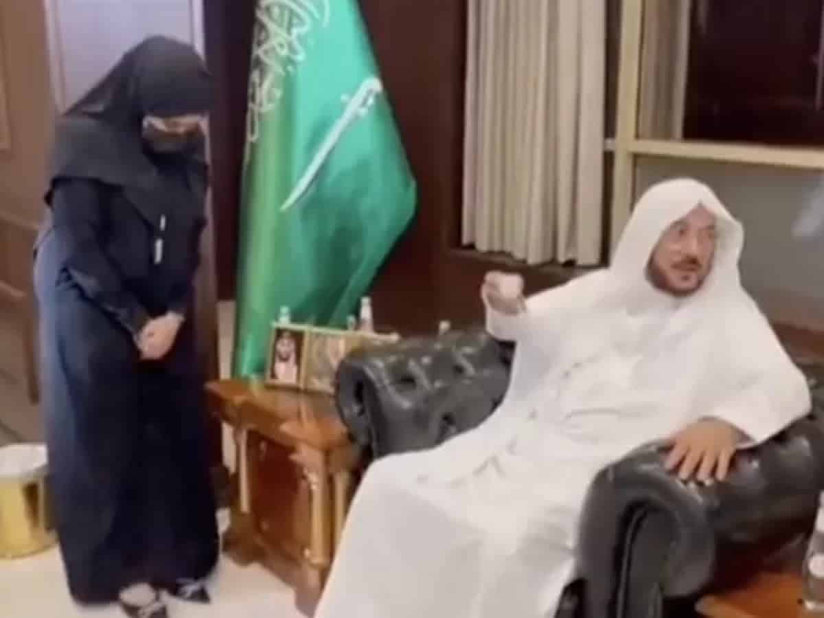 Watch: Woman employee in Saudi Arabia replace her boss, know why
