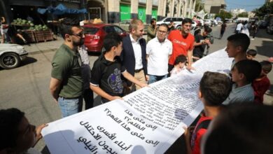 Children of Palestinian prisoners hands 100m letter to Red Cross