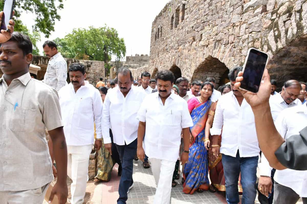 Hyderabad: Minister Talasani reviews prep for Bonalu festival at Golconda fort