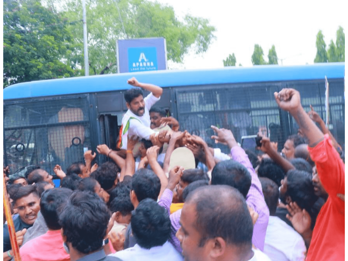 Cong protest in Hyderabad turns violent, several arrested