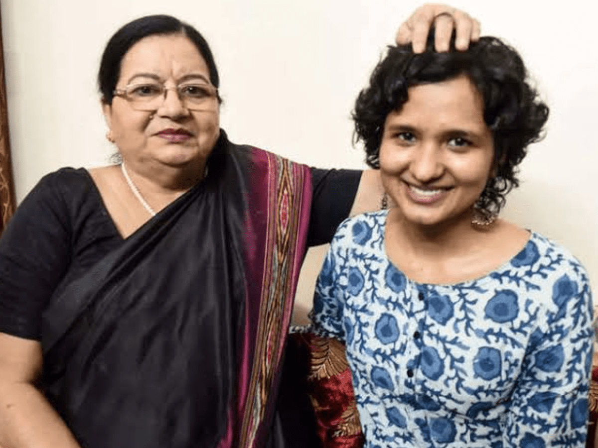 Shruti Sharma with Professor Najma Akhtar ji, Vice Chancellor of Jamia Millia Islamia University.