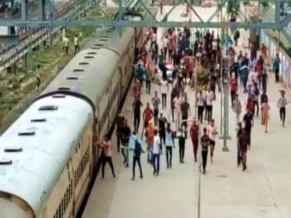 UP: Protesters prevented from occupying rail tracks in Ballia