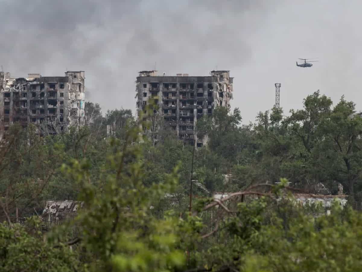 Ukrainian forces asked to retreat from key eastern city