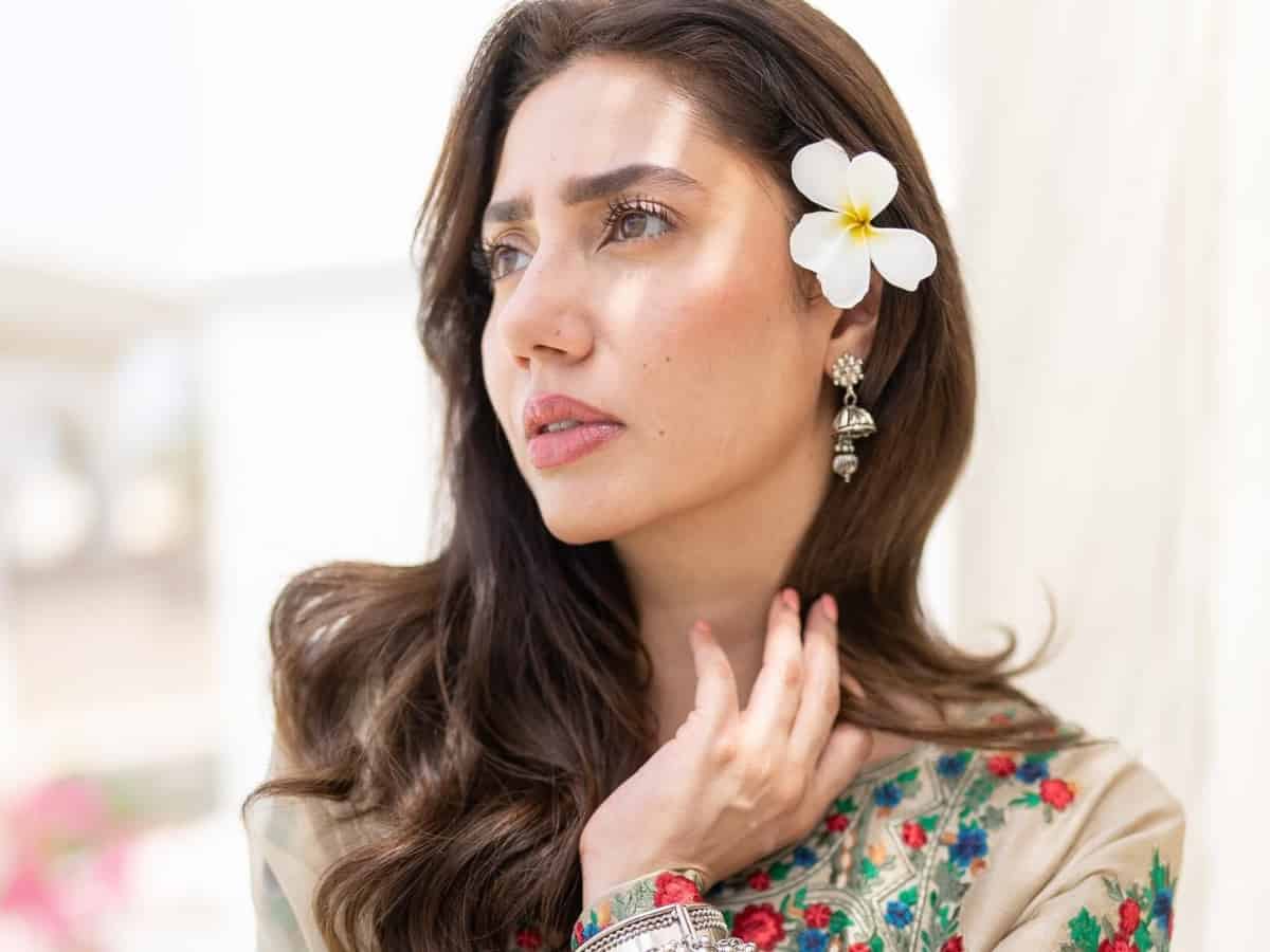 Mahira Khan's elegant ethnic look sends Internet into a frenzy
