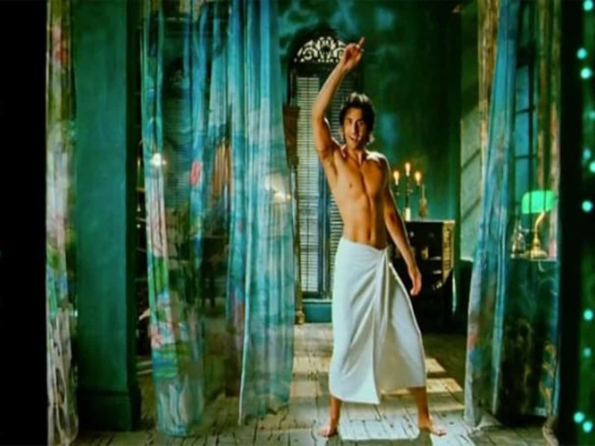 Shamshera: Ranbir Kapoor recreates his towel scene from Saawariya? Watch 