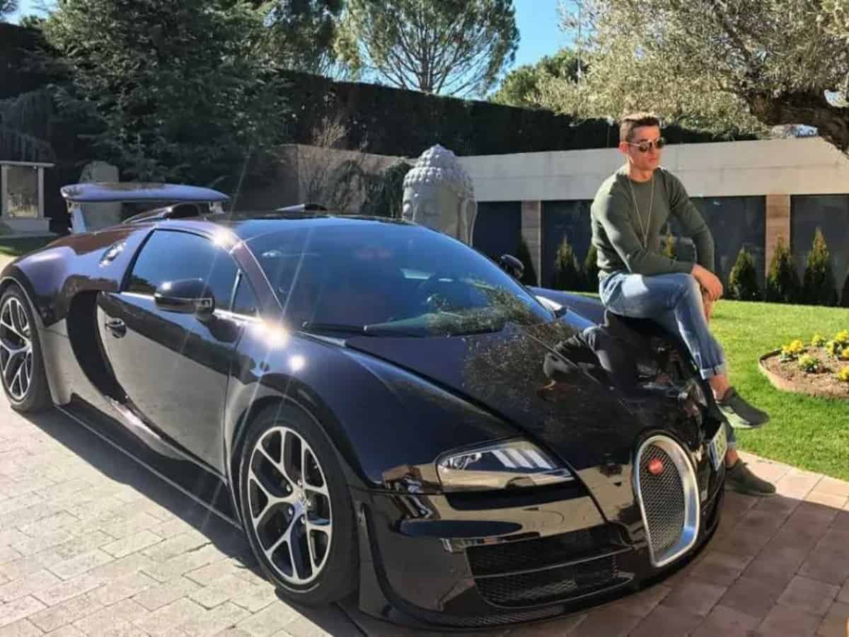 Cristiano Ronaldo's Bugatti Veyron meets with an accident!