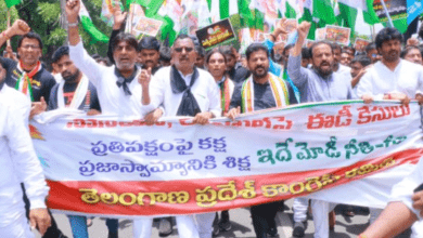 Cong takes out huge rally in Hyderabad in support of Sonia